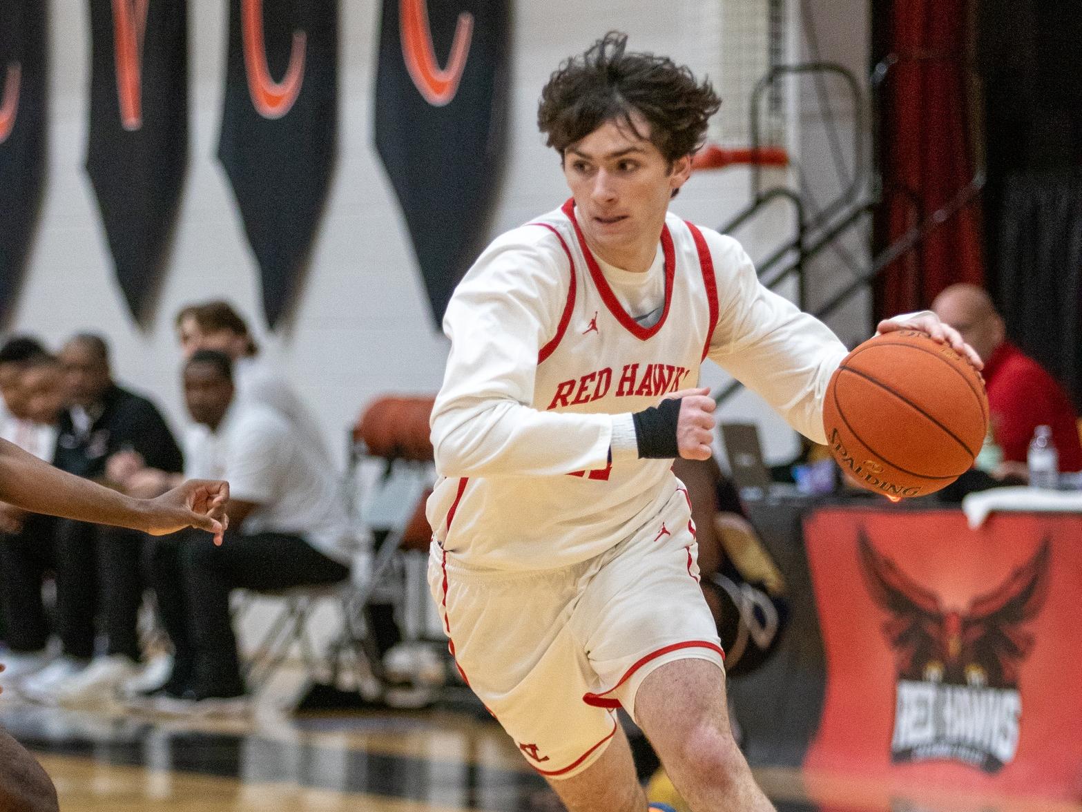Red Hawks close regular season with win against Eagles